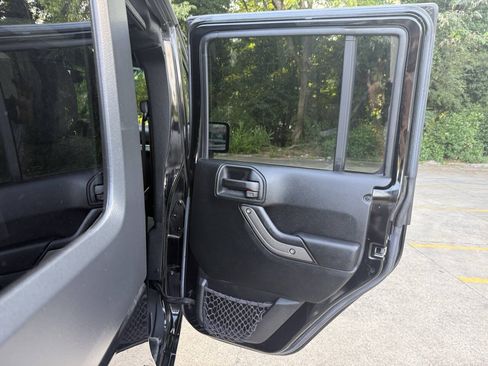 Used 2017 Jeep Wrangler Unlimited Sport w/ Quick Order Package 23S AWD/4WD image 37