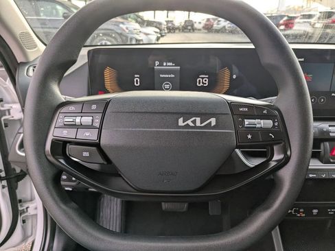 Used 2025 Kia K4 LXS image 17