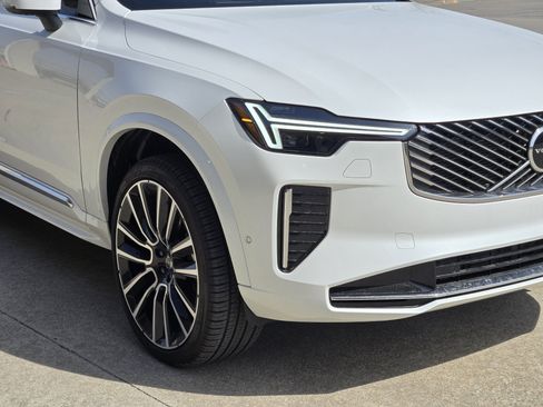 Used 2025 Volvo XC90 B6 Ultra w/ Protection Package Premier image 11