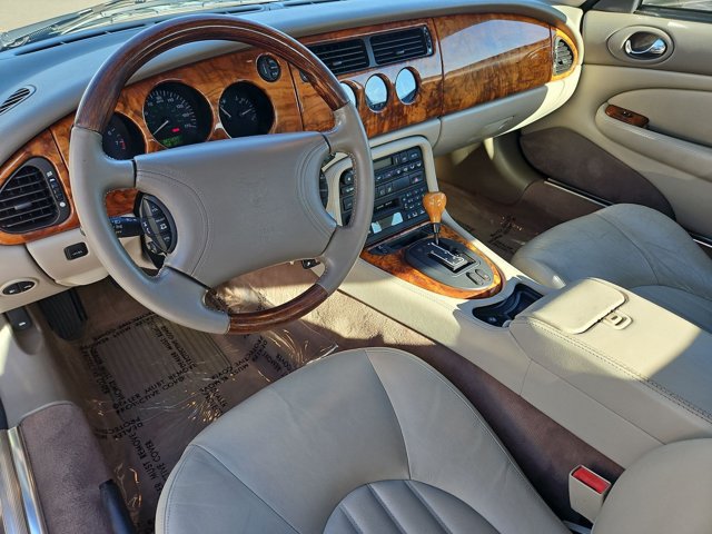 Used 1999 Jaguar XK8 Convertible RWD image 14