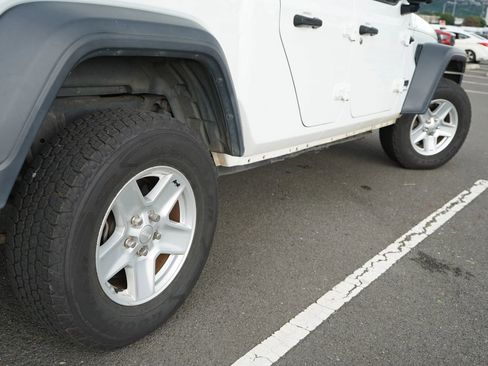 Used 2020 Jeep Gladiator Sport w/ Quick Order Package 24S image 7