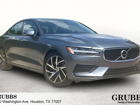 Used 2020 Volvo S60 T5 Momentum FWD image 1