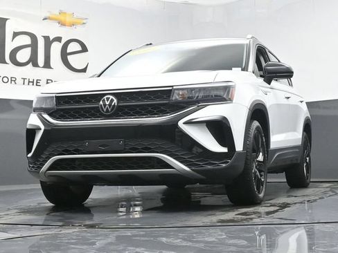 Used 2023 Volkswagen Taos SE w/ Panoramic Sunroof Package FWD image 57
