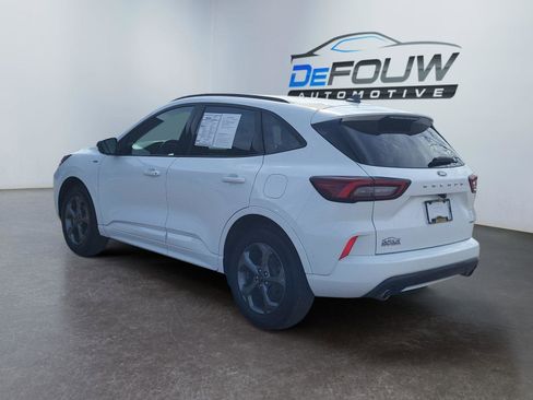 Used 2023 Ford Escape ST-Line image 5