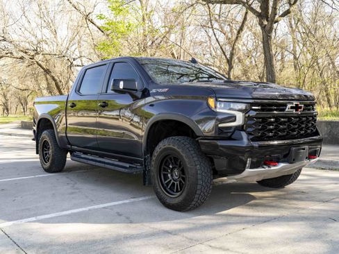 Used 2024 Chevrolet Silverado 1500 ZR2 w/ Technology Package AWD/4WD image 2