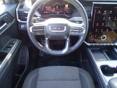 Used 2025 GMC Acadia Elevation image 24