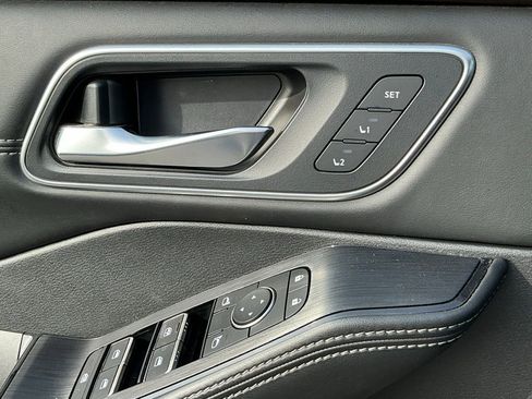 Used 2023 Nissan Rogue Platinum w/ Platinum Premium Package image 16