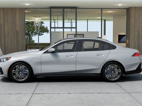 New 2027 BMW 550e xDrive image 4