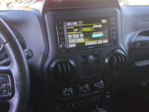 Used 2017 Jeep Wrangler Rubicon image 35