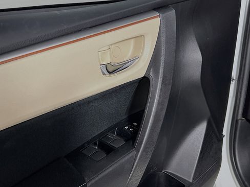 Used 2015 Toyota Corolla LE image 16