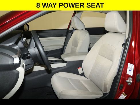 Used 2025 Nissan Altima 2.5 SV image 3