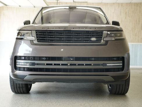 Used 2023 Land Rover Range Rover SE AWD/4WD image 3