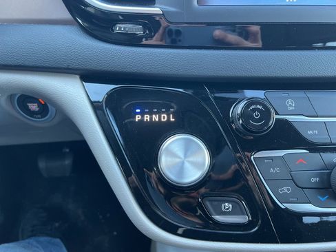 Used 2023 Chrysler Voyager LX image 20