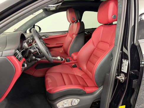 New 2026 Porsche Macan GTS image 5