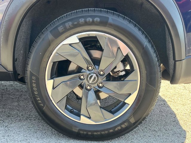 Used 2025 Nissan Rogue SV AWD/4WD image 11