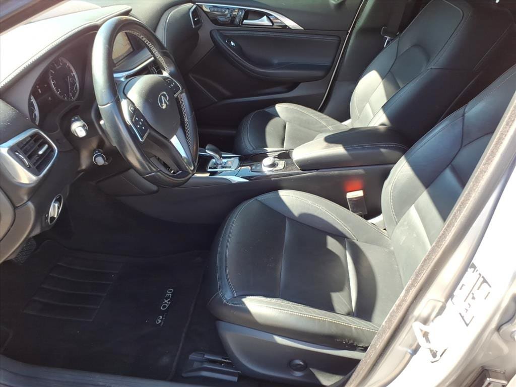 Used 2017 INFINITI QX30 Premium w/ Navigation Package AWD/4WD image 5