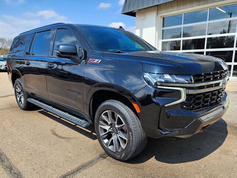 Used 2022 Chevrolet Suburban Z71 w/ Luxury Package image 2