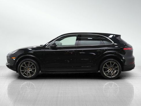 Used 2023 Porsche Cayenne AWD/4WD image 2