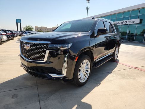 Used 2024 Cadillac Escalade Luxury RWD image 3