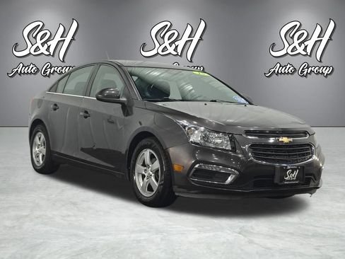 Used 2015 Chevrolet Cruze LT FWD image 2