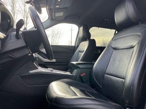 Used 2023 Ford Explorer Limited image 30