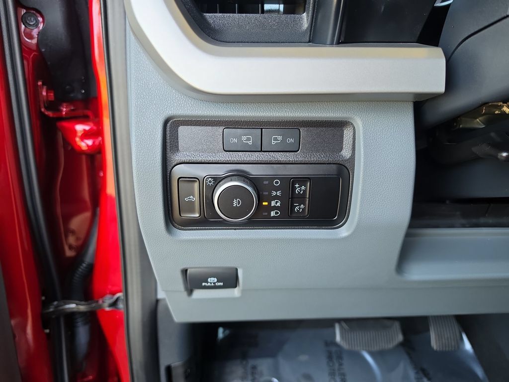 Used 2023 Ford F350 XLT w/ 360-Degree Camera Package AWD/4WD image 16