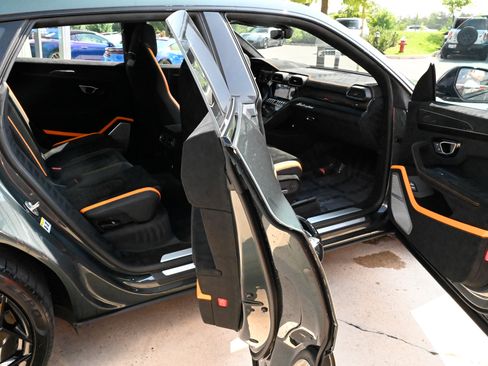 Used 2024 Lamborghini Urus Performante AWD/4WD image 53