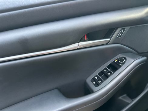 Used 2021 MAZDA MAZDA3 s image 33