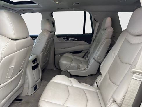 Used 2019 Cadillac Escalade Luxury AWD/4WD image 37