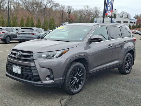Used 2019 Toyota Highlander SE image 3