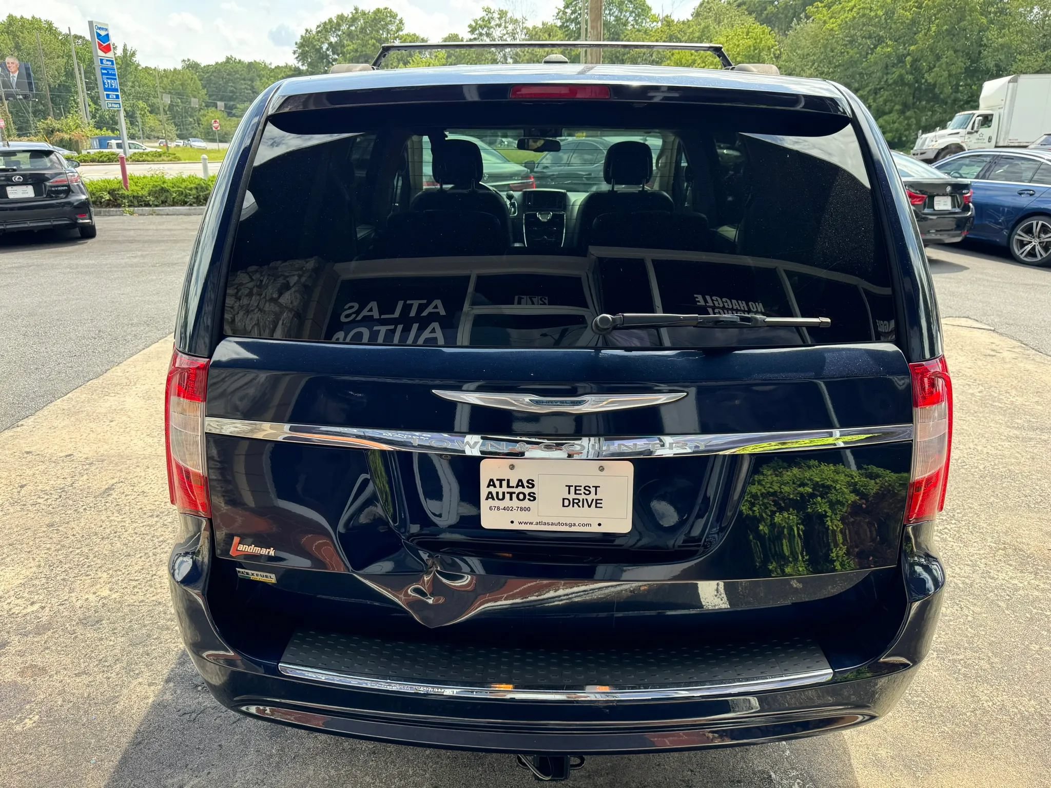 Used 2016 Chrysler Town & Country Touring FWD image 6