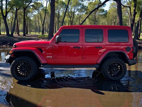 Used 2020 Jeep Wrangler Unlimited Sahara w/ Cold Weather Group AWD/4WD image 5