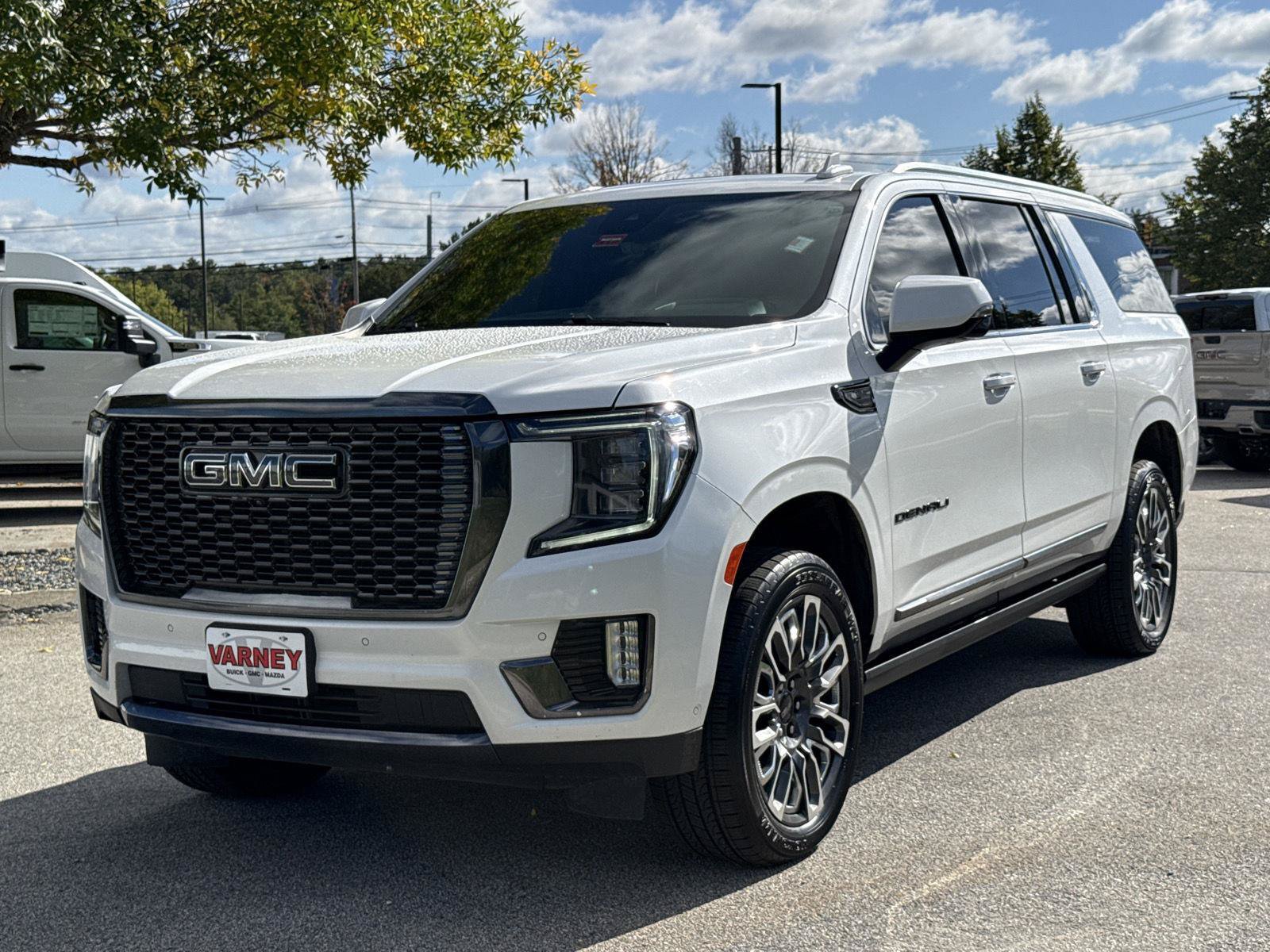 Used 2024 GMC Yukon XL Denali Ultimate AWD/4WD image 1
