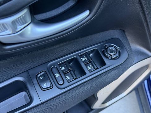 Used 2017 Jeep Renegade Latitude w/ Cold Weather Group AWD/4WD image 16