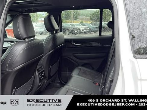 Used 2023 Jeep Grand Cherokee Altitude AWD/4WD image 23