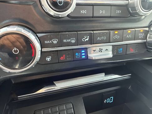 Used 2023 Ford F350 Lariat w/ Sport Appearance Package AWD/4WD image 18