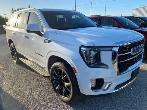 Used 2024 GMC Yukon SLT w/ SLT Premium Package AWD/4WD image 2