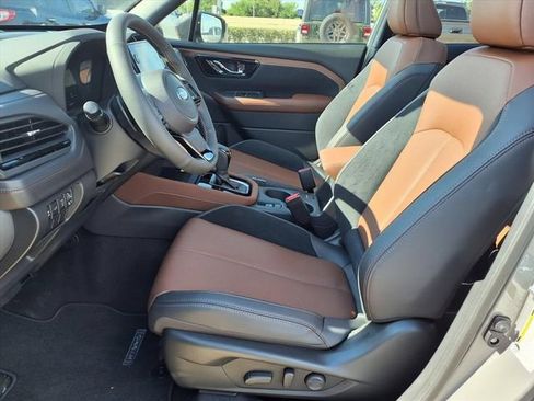Used 2025 Subaru Forester Touring AWD/4WD image 6