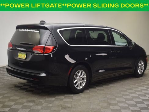 Used 2022 Chrysler Voyager LX image 7