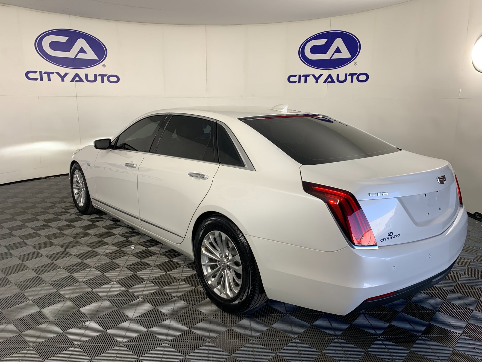 Used 2018 Cadillac CT6 2.0T RWD image 5