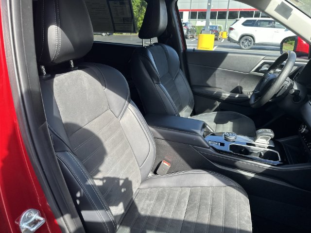 Used 2025 Mitsubishi Outlander SE AWD/4WD image 35