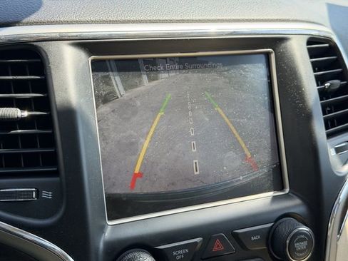 Used 2017 Jeep Grand Cherokee Limited w/ Luxury Group II image 19