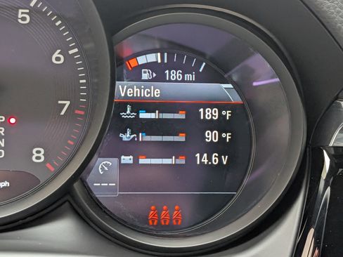 Certified 2025 Porsche Macan image 27