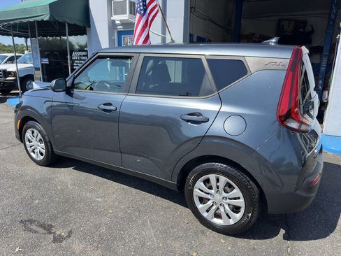 Used 2020 Kia Soul LX image 8