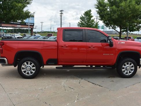 Used 2024 Chevrolet Silverado 2500 LT w/ Convenience Package AWD/4WD image 4