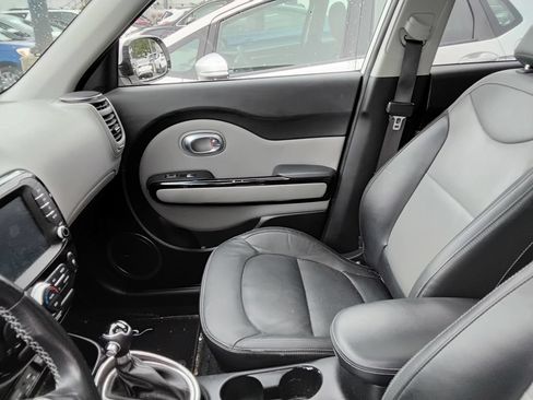 Used 2019 Kia Soul + w/ Primo Package FWD image 8