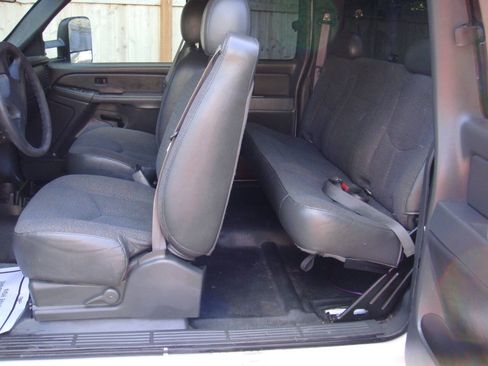 Used 2005 Chevrolet Silverado 2500 LT RWD image 10