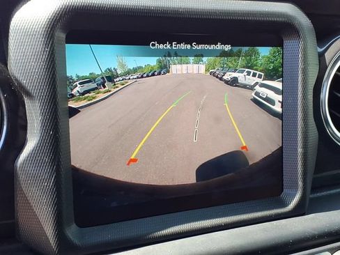 Used 2022 Jeep Wrangler Unlimited Sahara AWD/4WD image 24