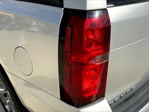 Used 2018 Chevrolet Tahoe Premier AWD/4WD image 28