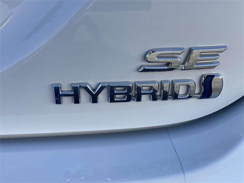 Used 2024 Toyota Camry SE image 9